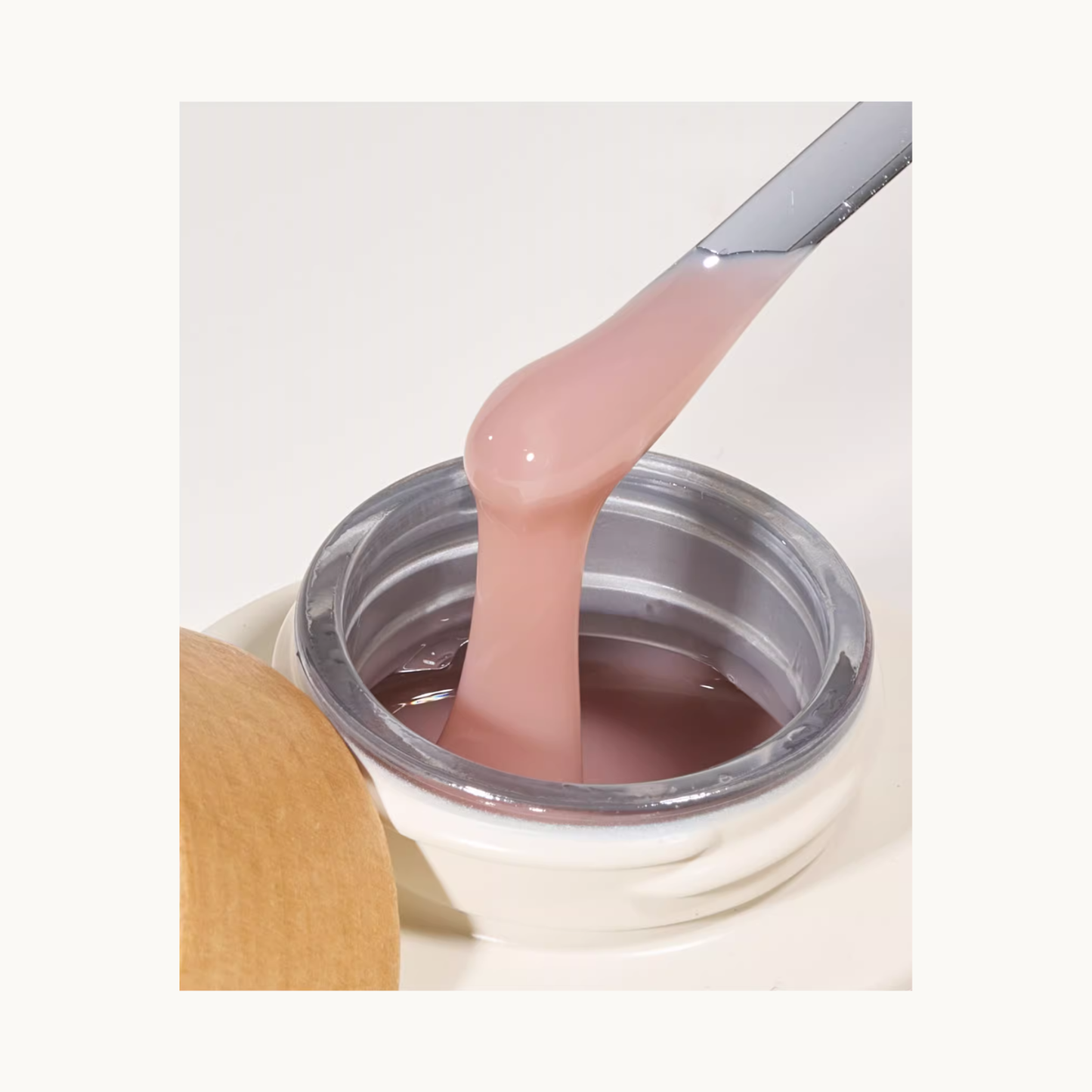 Close-up of MODING fast-curing extension gel texture showing its smooth, medium-viscosity, non-running consistency being lifted from the pot.