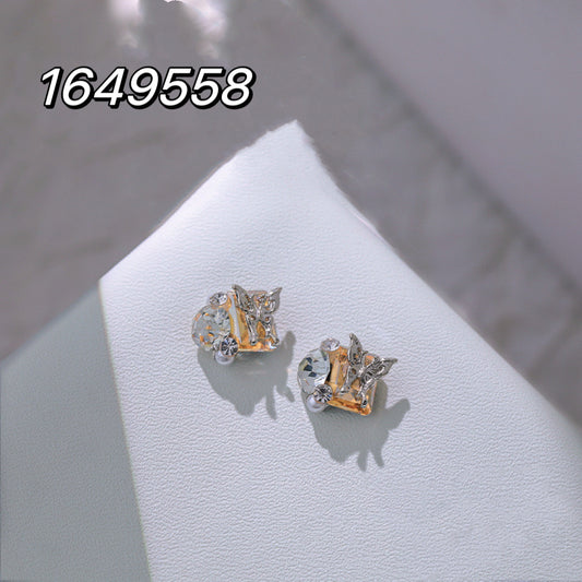 1649558 10*12 mm Champagne Right Rectangle Pile Diamond with Butterfly and Pearl Each Pack 2pcs