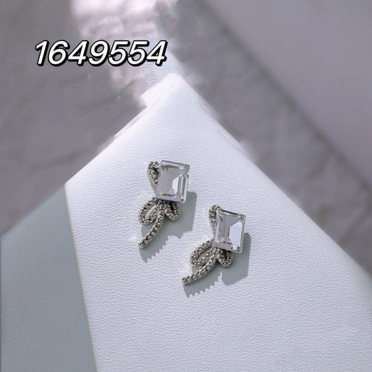 1649554 8*18mm Transparent White Right Rectangle Pile Diamond with Big Rope Bowknot Each Pack 4pcs