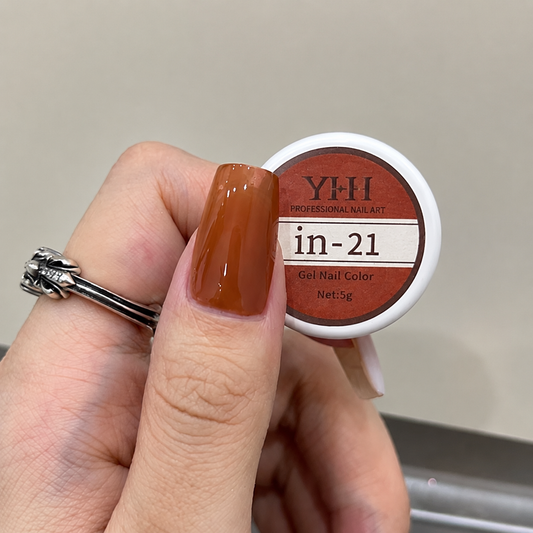 In-21 semi-transparent gel nail polish swatch in glossy warm caramel brown