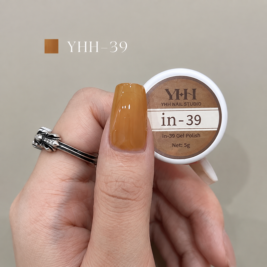 In-39 semi-transparent gel nail polish swatch in glossy amber caramel