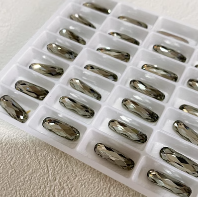 Nail Formula Pointed Base 4*15mm Long Oval Diamond 2pcs