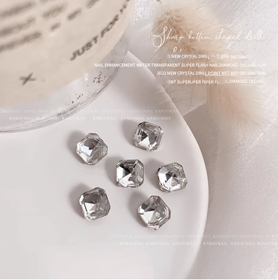 1671902 Nail Formula Pointed Base 6*6mm Princess Diamond White 6pcs