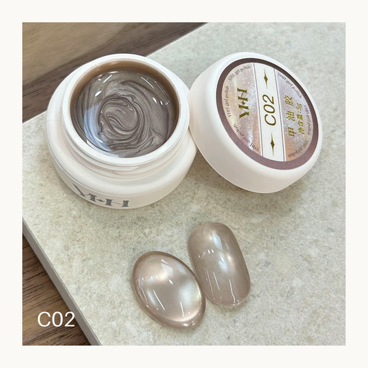 C02 cat-eye gel pot with soft champagne nude swatches