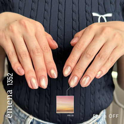 Shell pink cat-eye manicure using emena Magnety Flash Gel 1352, inspired by a soft 7 PM summer sunset.