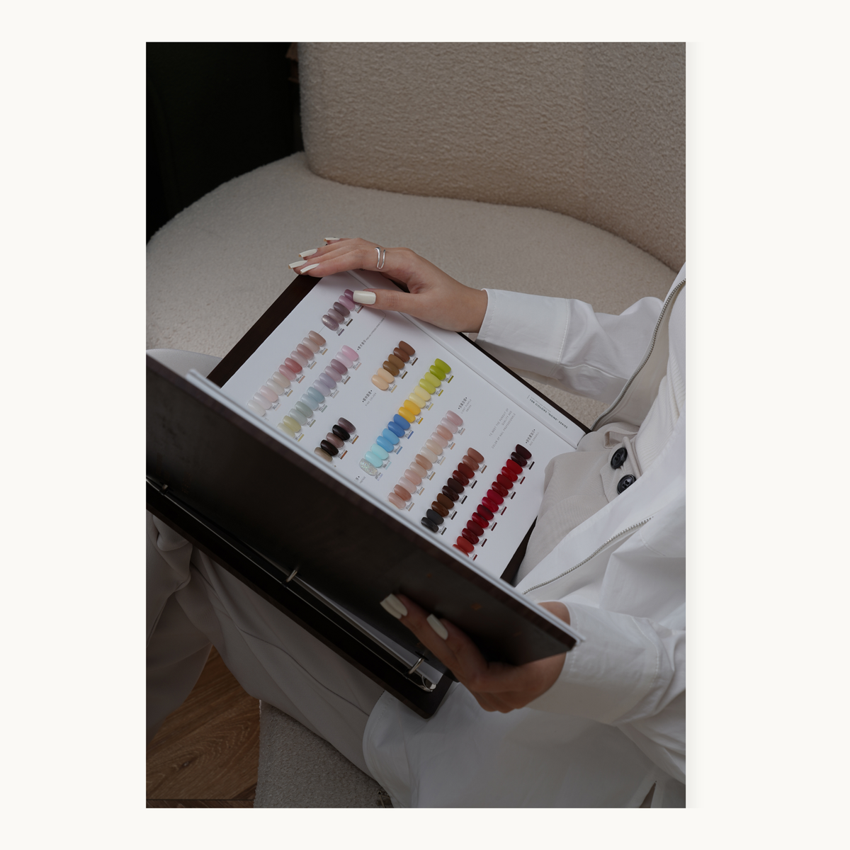 MODING Wu Series bottle colour gel lifestyle