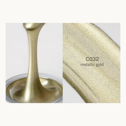 Close-up of C032 metallic gold gel texture and shimmer swatch