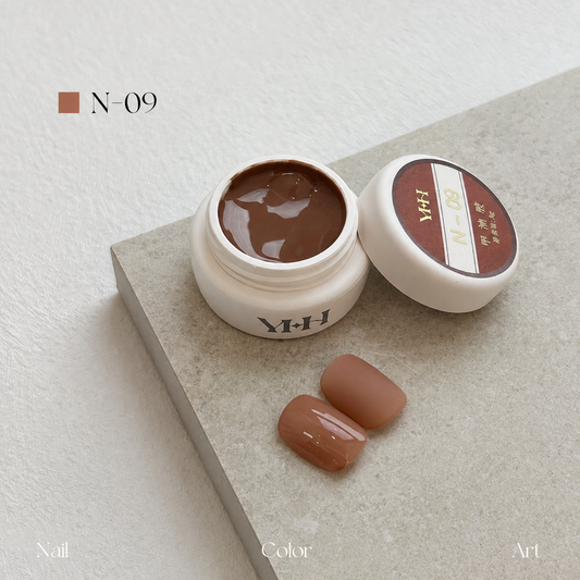 Deep caramel brown nail color gel pot with glossy and matte swatches