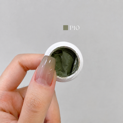 YHH Patting Painting Chrome-Rubbable Pot Gel 5g, shade P10 – gel in an open pot beside a painted nail.