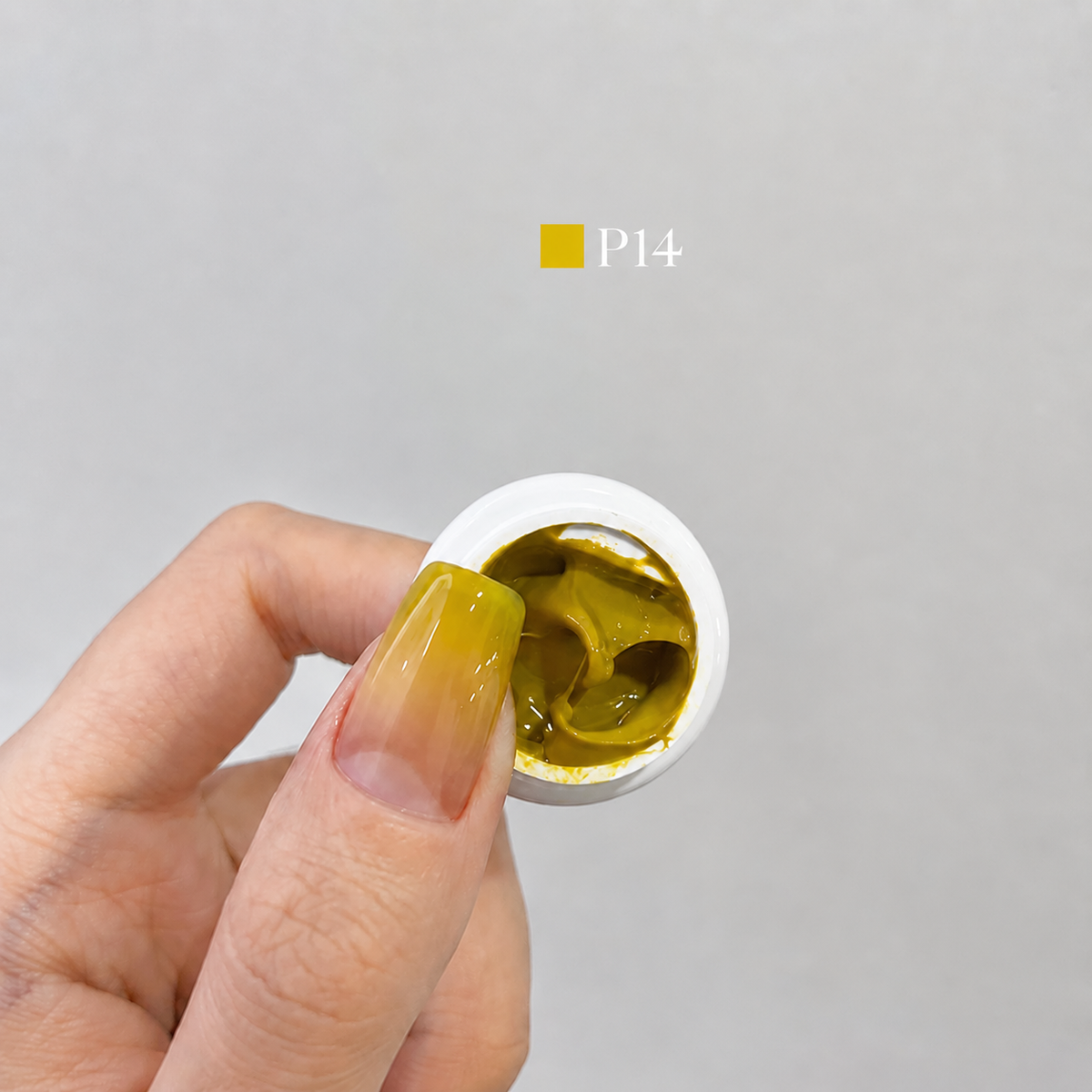 YHH Patting Painting Chrome-Rubbable Pot Gel 5g, shade P14 – gel in an open pot beside a painted nail.
