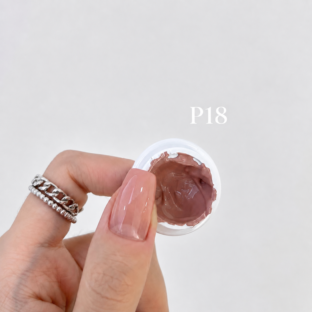 YHH Patting Painting Chrome-Rubbable Pot Gel 5g, shade P18 – gel in an open pot beside a painted nail.