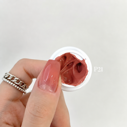 YHH Patting Painting Chrome-Rubbable Pot Gel 5g, shade P21 – gel in an open pot beside a painted nail.