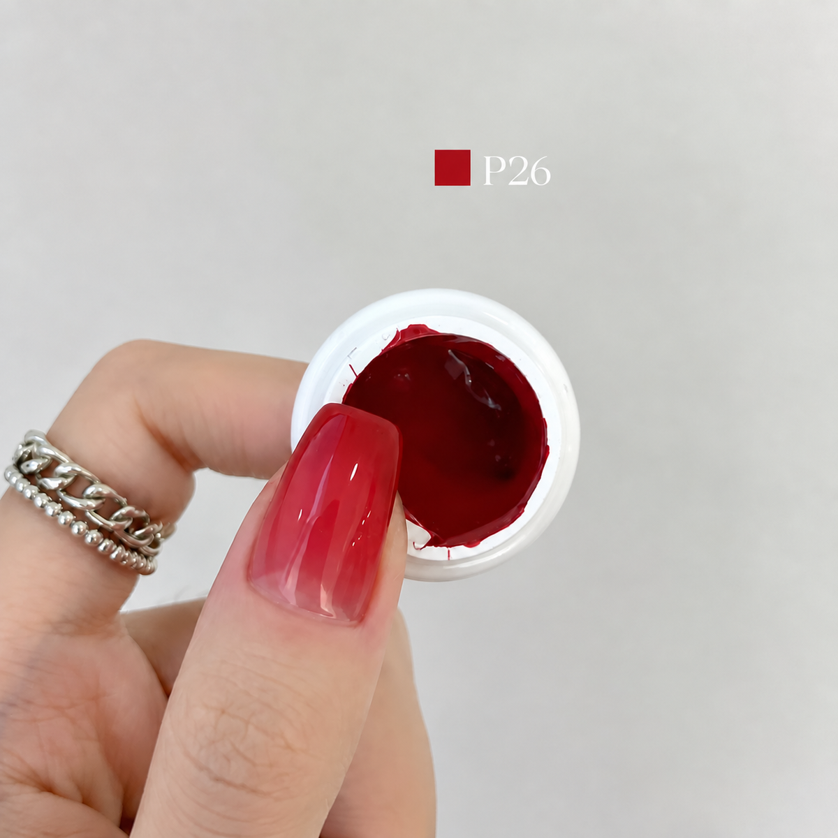 YHH Patting Painting Chrome-Rubbable Pot Gel 5g, shade P26 – gel in an open pot beside a painted nail.