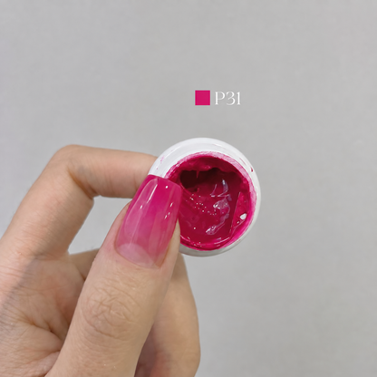 YHH Patting Painting Chrome-Rubbable Pot Gel 5g, shade P31 – gel in an open pot beside a painted nail.