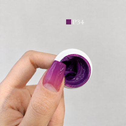 YHH Patting Painting Chrome-Rubbable Pot Gel 5g, shade P34 – gel in an open pot beside a painted nail.