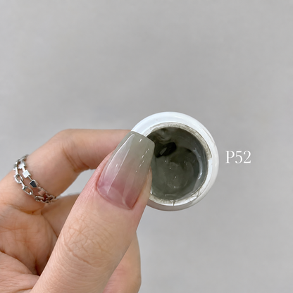 YHH Patting Painting Chrome-Rubbable Pot Gel 5g, shade P52 – gel in an open pot beside a painted nail.