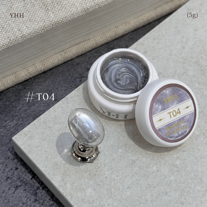 YHH T Series Magnetic Cat Eye Gel T04, 5 g pot with magnetic cat eye nail swatch