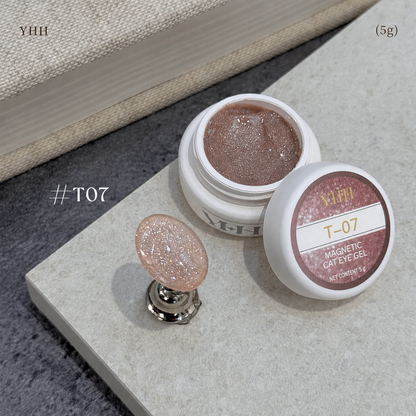 YHH T Series Magnetic Cat Eye Gel T07, 5 g pot with magnetic cat eye nail swatch