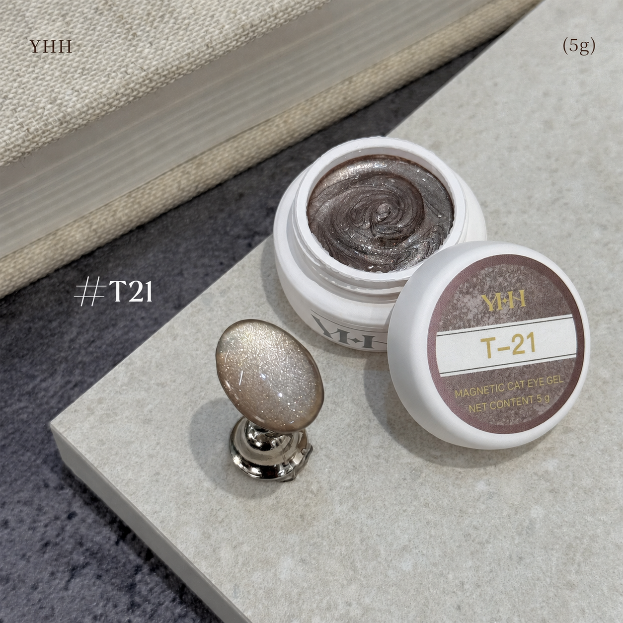 YHH T Series Magnetic Cat Eye Gel T21, 5 g pot with magnetic cat eye nail swatch