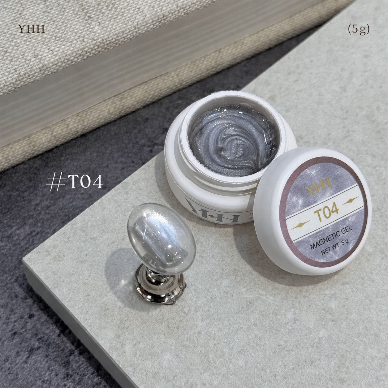T04 magnetic cat-eye gel pot with silver-gray swatch