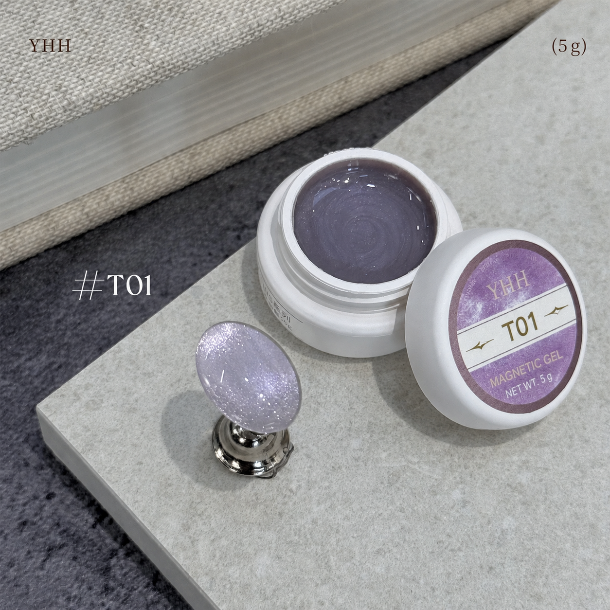 T01 magnetic cat-eye gel pot with pale lavender-silver swatch