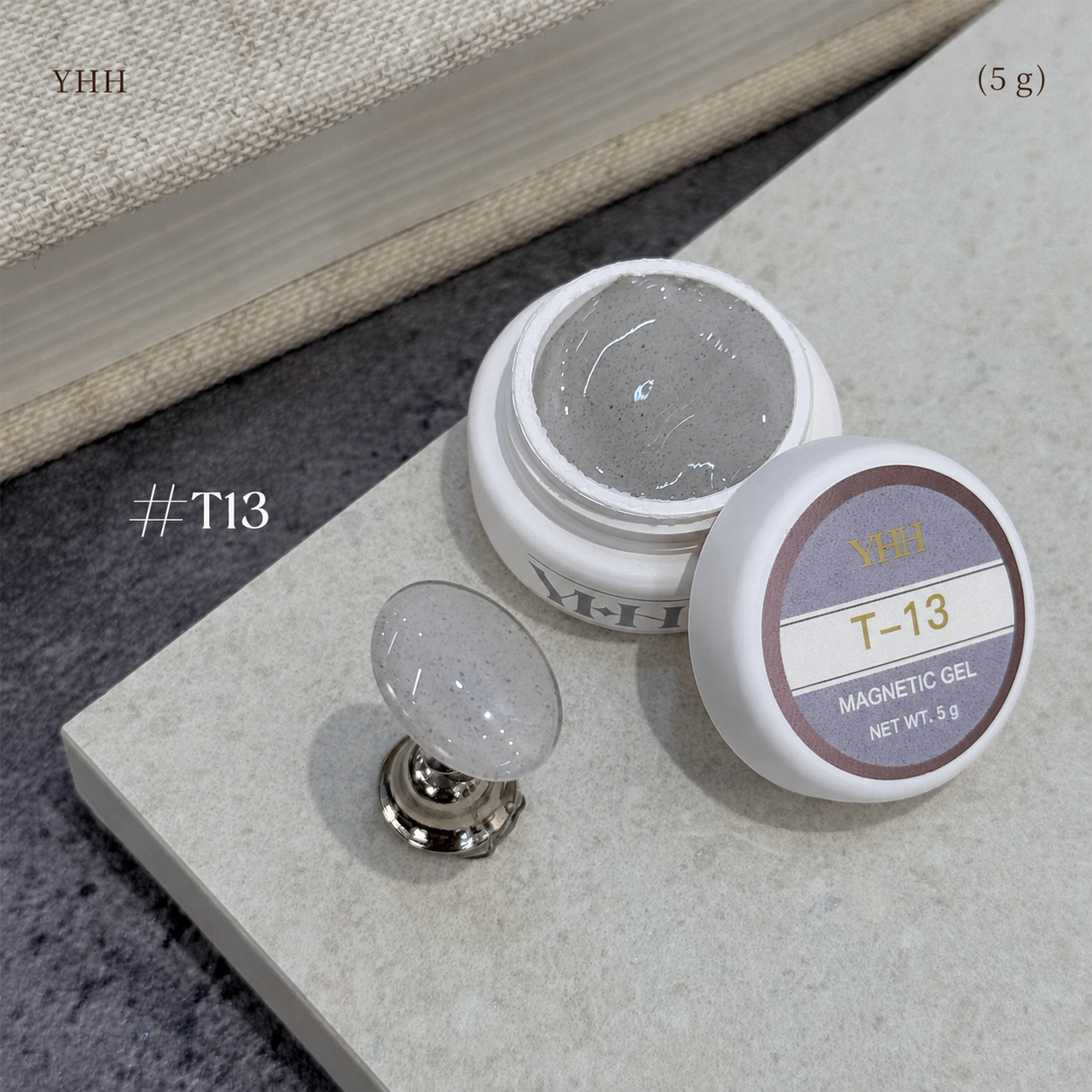 T13 magnetic cat-eye gel pot with speckled translucent white swatch