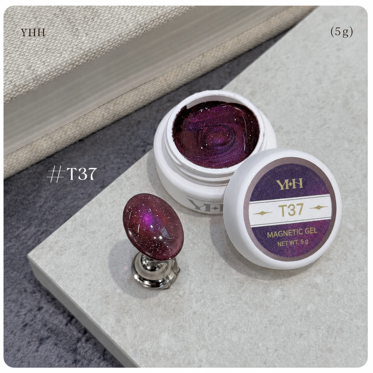 T37 magnetic cat-eye gel pot with deep berry-purple glitter swatch