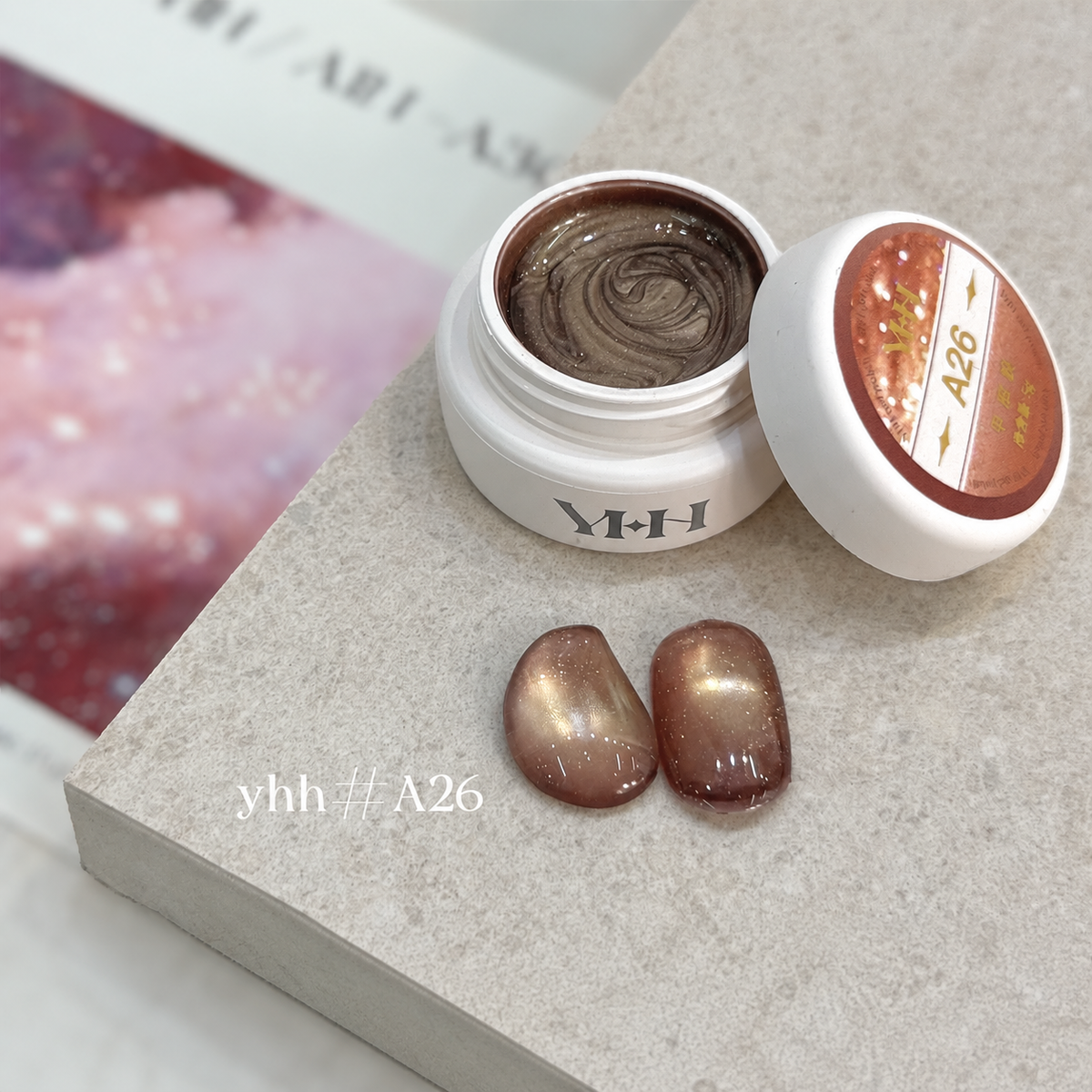 YHH Xinglan Opal Flake Cat Eye Gel 5 g, shade A26, shown in the jar with matching cat-eye swatches.