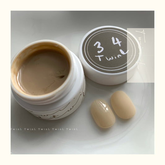 TwinL shade 34 beige milky gel jar with two glossy swatches