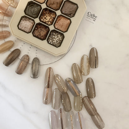 Gel palette with organized neutral nail-tip designs