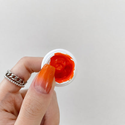 YHH Patting Painting Chrome-Rubbable Pot Gel 5g, shade P16 – orange-red gel pot with painted nail swatch.