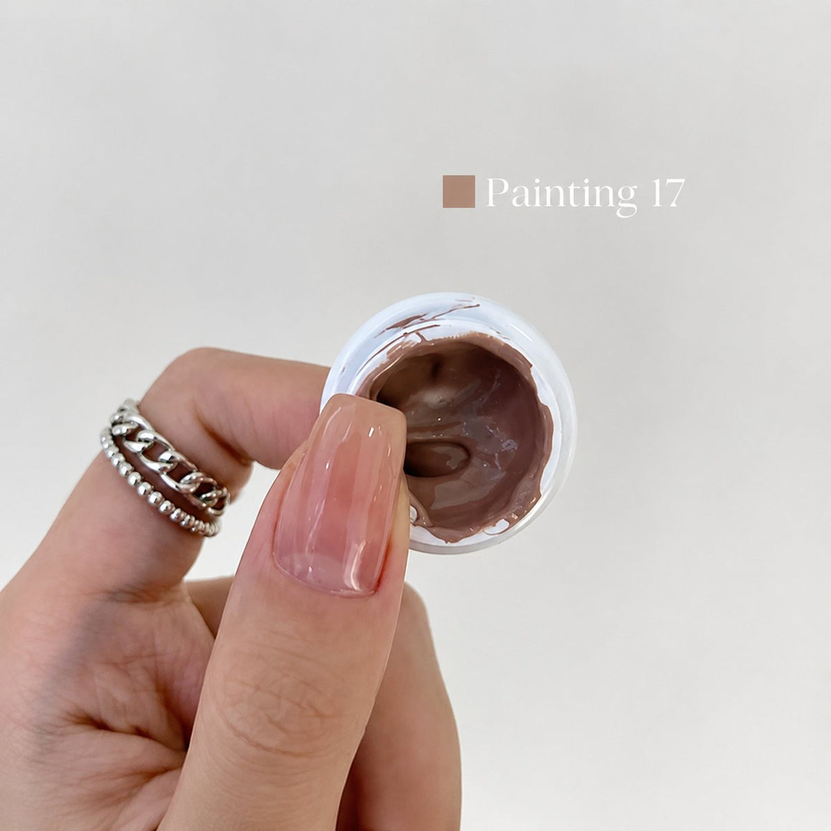 YHH Patting Painting Chrome-Rubbable Pot Gel 5g, shade P17 – taupe-brown gel pot with painted nail swatch.