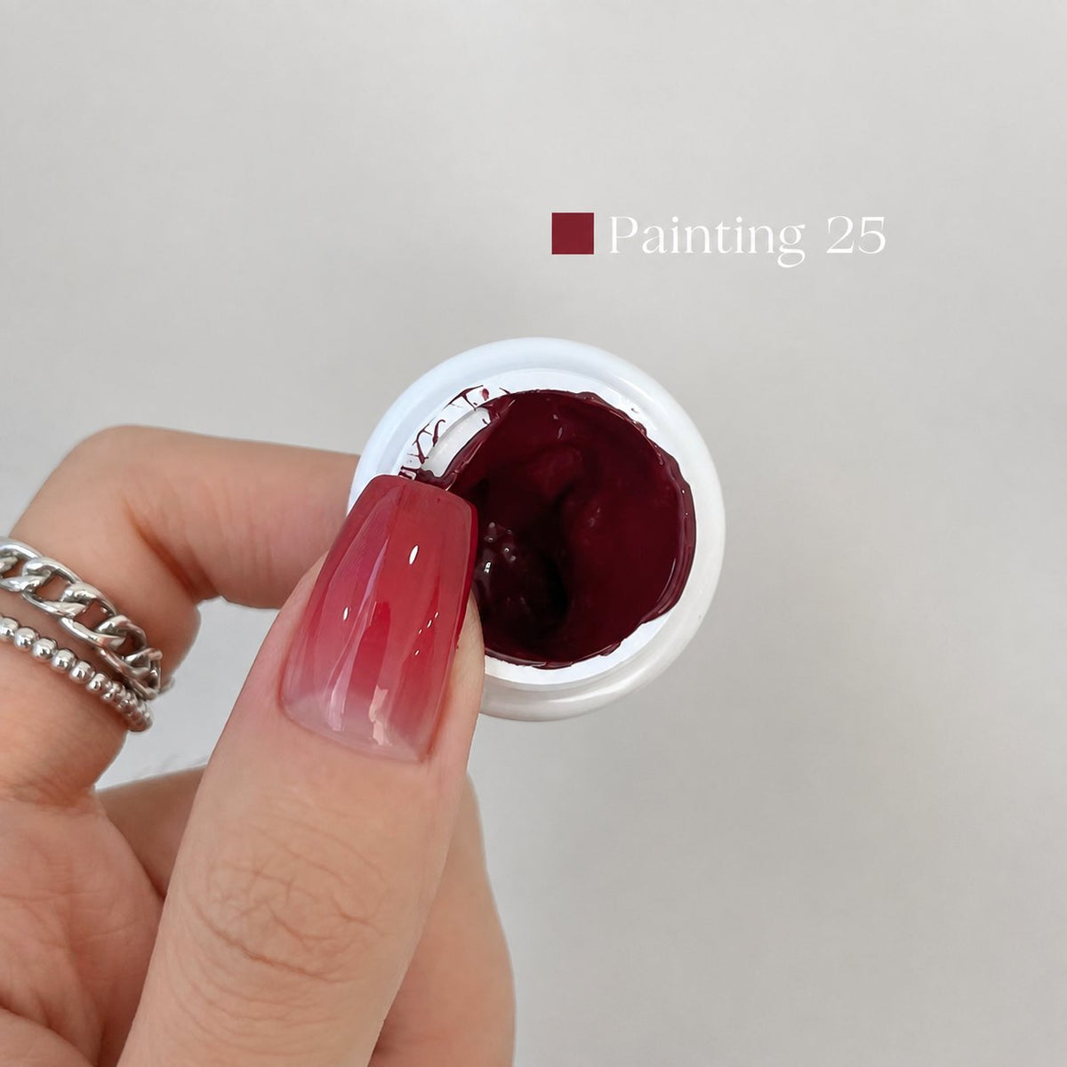 YHH Patting Painting Chrome-Rubbable Pot Gel 5g, shade P25 – deep burgundy gel pot with painted nail swatch.