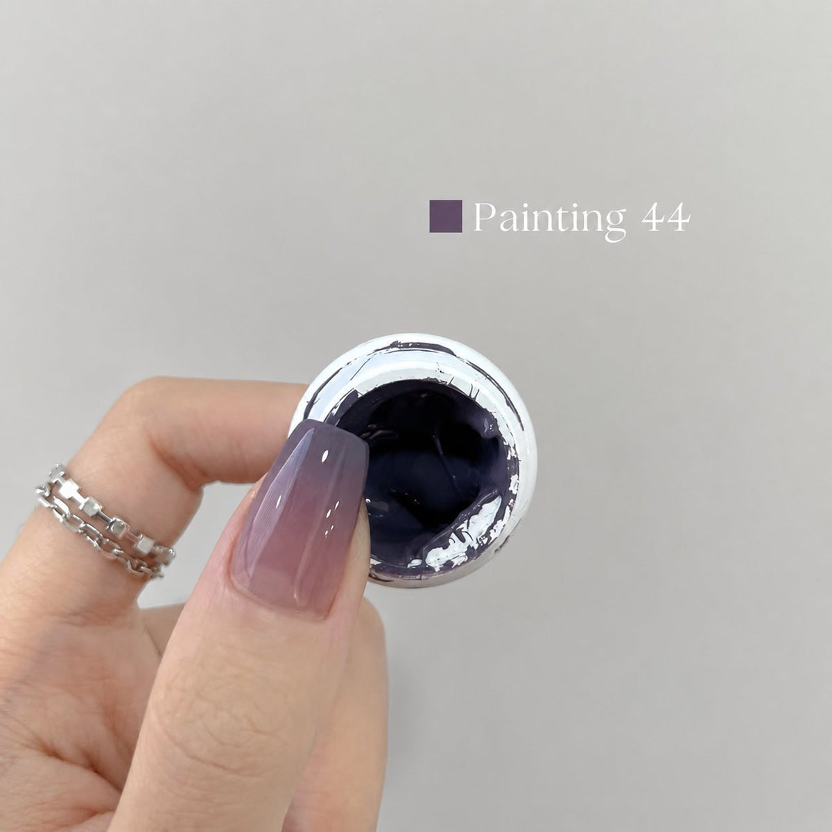 YHH Patting Painting Chrome-Rubbable Pot Gel 5g, shade P44 – deep indigo-navy gel pot with painted nail swatch.