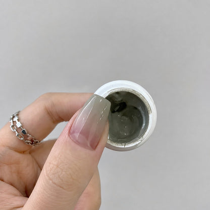 YHH Patting Painting Chrome-Rubbable Pot Gel 5g, shade P52 – gel shade shown in an open pot beside a painted nail.